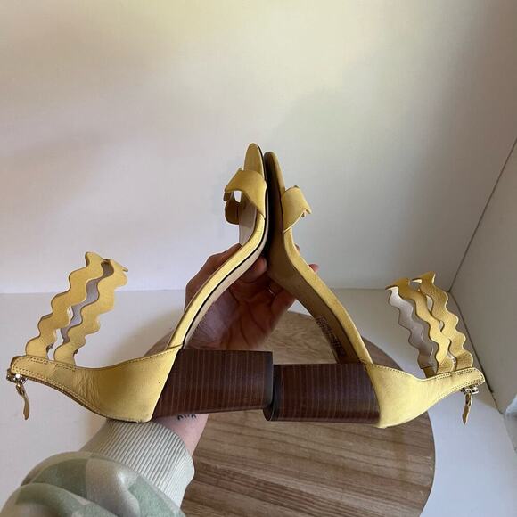 Pale Yellow Retro Mod Wavy Ankle Strap Stacked Chunky Heel Sandal 8.5 - Picture 7 of 13